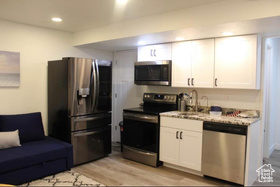 Photo 3 for 5292 W Van Dyne Ln #222