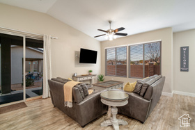 Photo 3 for 443 N Puerta Dr