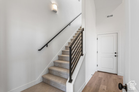 Photo 5 for 1493 W Burke Ln #101