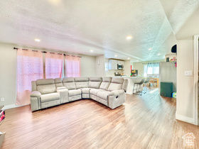 Photo 5 for 274 W Eastgate Dr