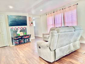 Photo 4 for 274 W Eastgate Dr