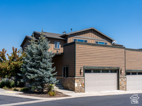 Photo 2 for 819 S Edgewater Ct #9