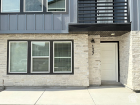 Photo 3 for 139 E Abbeville Ct