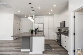 Photo 4 for 204 N Cliffside Dr #7