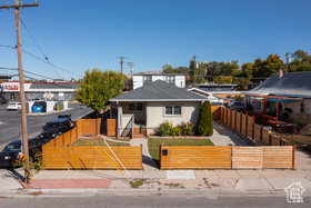 Photo 3 for 137 E Wentworth Ave