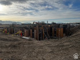 Photo 2 for 1627 W Boxwood Dr #110