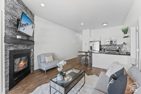 Photo 3 for 1364 W Stillwater Dr #R1059