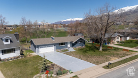 Photo 2 for 481 E Laurelwood Dr