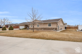 Photo 2 for 263 S Silver Maple Dr