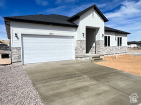 Photo 2 for 1550 S White Sage Dr #323