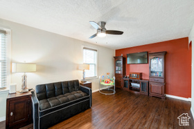 Photo 3 for 2348 Iowa Ave