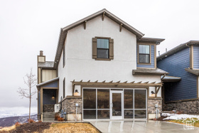 Photo 4 for 6051 N Fairview Dr #238