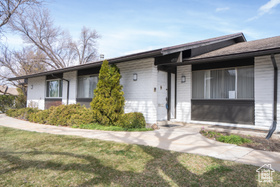 Photo 2 for 4971 S Beaver Brook Ln #40