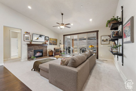 Photo 3 for 5265 N Laurelwood St