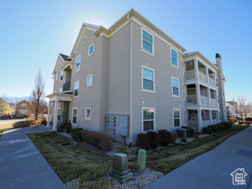Photo 3 for 11738 S Currant Dr #101