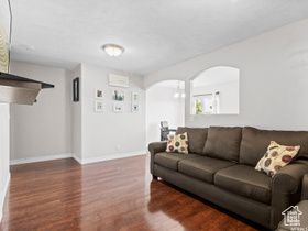 Photo 3 for 652 W Pimlico Dr