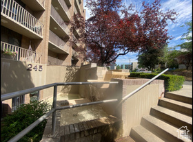 Photo 2 for 245 N Vine St #603