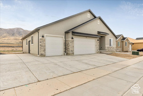 Photo 2 for 2329 E Woodbury Ln