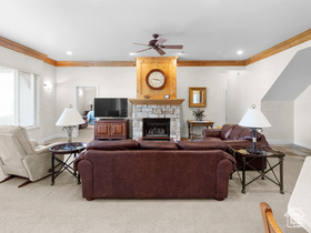 Photo 6 for 1119 N Matterhorn Ct