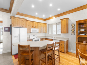 Photo 5 for 1119 N Matterhorn Ct