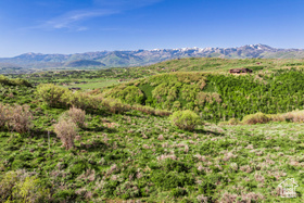 976 W Deer Hill Rd MLS #2078404