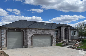 Photo 2 for 407 W Larkspur Ln
