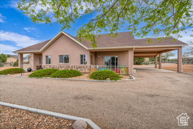 Photo 3 for 736 Dammeron Valley Dr