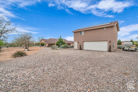 Photo 4 for 736 Dammeron Valley Dr