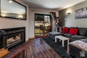 Photo 4 for 1487 Woodside Ave #103B