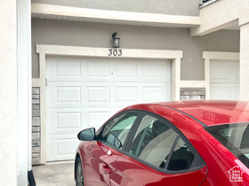 Photo 3 for 1813 W Newcastle Ln #303