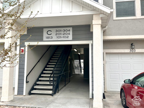 Photo 2 for 1813 W Newcastle Ln #303