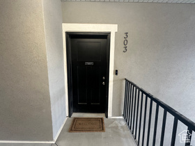 Photo 4 for 1813 W Newcastle Ln #303