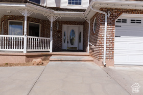 Photo 3 for 889 Upland Dr