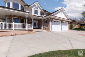 Photo 2 for 889 Upland Dr