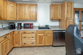 Photo 3 for 1381 W Beacon Hill Dr