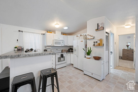 Photo 5 for 54 Cottonwood Ln