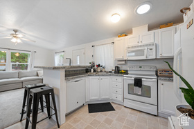 Photo 6 for 54 Cottonwood Ln
