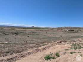 2042 E Goose Ranch Rd MLS #2080997