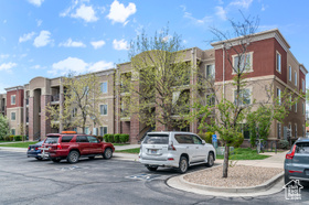 Photo 3 for 170 E Belmont Ave #B3