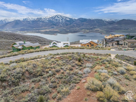 1005 E Longview Dr MLS #2081399