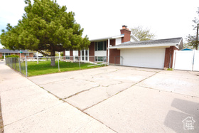Photo 5 for 3223 S Fairlane St