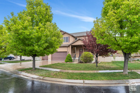 Photo 3 for 7812 N Crestwood Cir