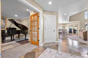 Photo 4 for 288 S Hillside Dr