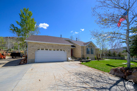 Photo 2 for 4851 E Lake Creek Rd