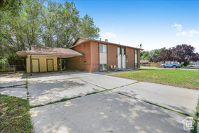 Photo 2 for 218 E Julie Anna Dr
