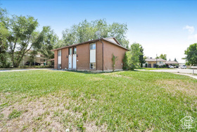 Photo 3 for 218 E Julie Anna Dr