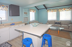 Photo 4 for 602 E Captains Rd