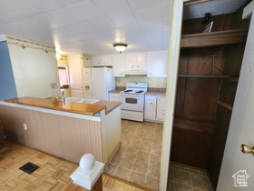 Photo 4 for 255 N 1600 West #81