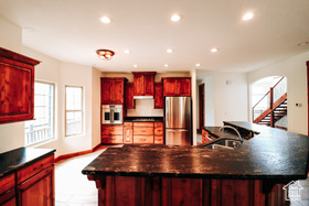 Photo 6 for 985 N Russell Rd