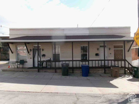 Photo 1 for 862 E Menlo Ave